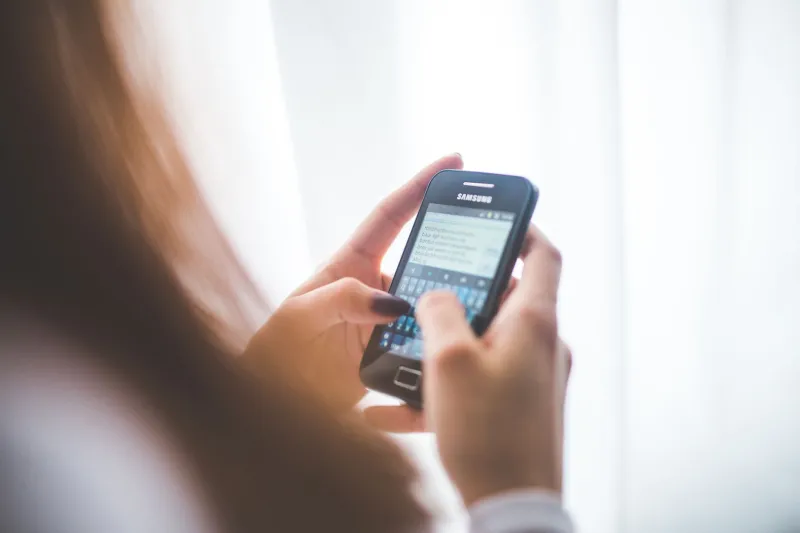 Typing Into the Void: Why Younger Americans Are Abandoning the Acronyms That Defined Digital Communication